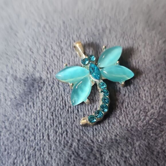 Blue dragonfly pendant - Picture 2 of 4